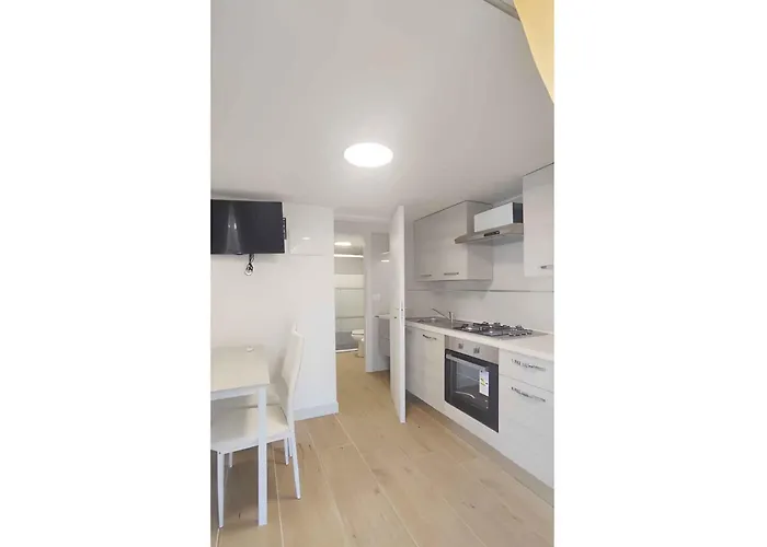 In 42860 * Μπιμπιόνε